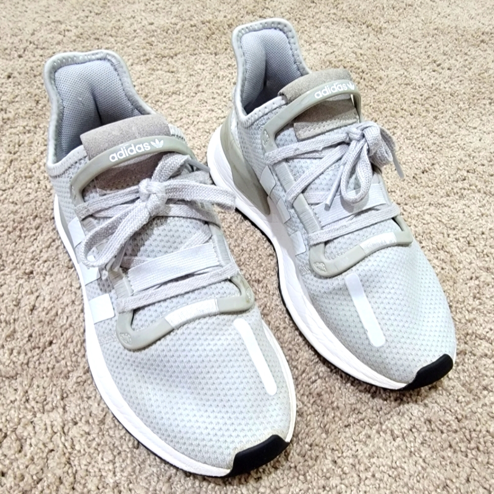 Adidas size 7 Gray and white